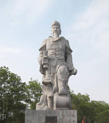 Tượng Đài Trần Hưng Đạo