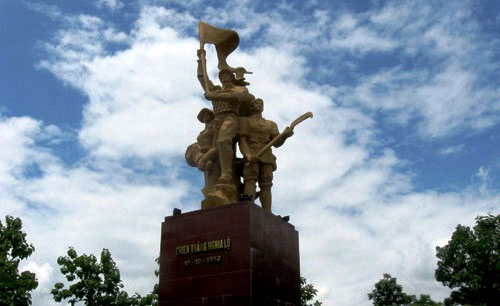 Tượng đài chiến thắng Nghĩa Lộ
